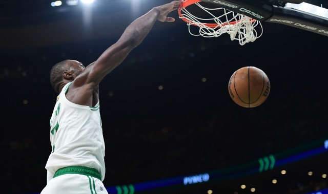 开云体育-场均29分7.1板！明天绿军战黄蜂 杰伦·布朗不在伤病名单可以出战