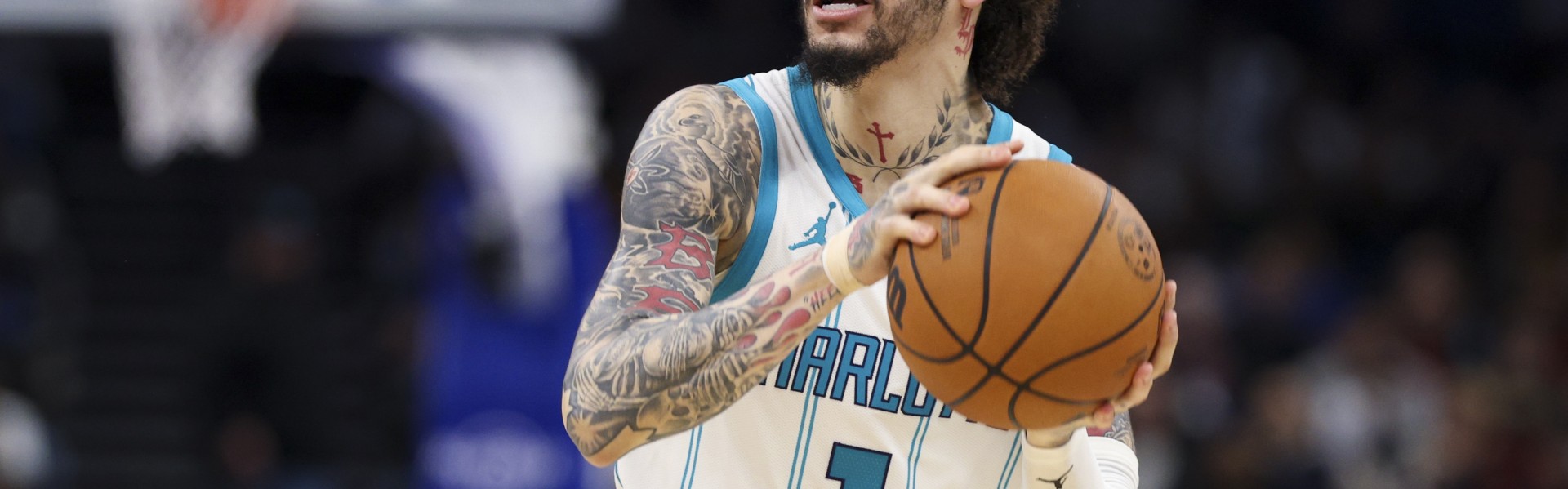 稳住别浪！三球半场12中7&amp;三分7中4砍20分5板3助 首节独揽13分