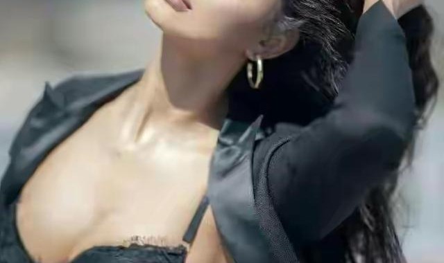 开云娱乐-伊朗第一美女：马赫拉哈·贾贝里，不仅五官精致身材也一级棒