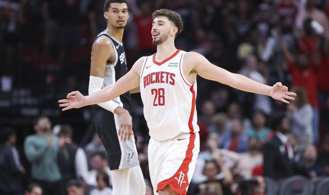 kaiyun sports-DPOY？今天当文班作为最近防守人时 火箭球员面对他12中8