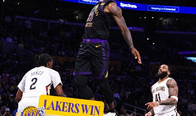 开云在线-领先就敢出手关键球？东契奇27+10+7又创纪录 斯玛特心脏明显更大|湖人|三分球|马库斯-斯玛特|新奥尔良鹈鹕队|奥斯汀·里夫斯_新浪体育_新浪新闻